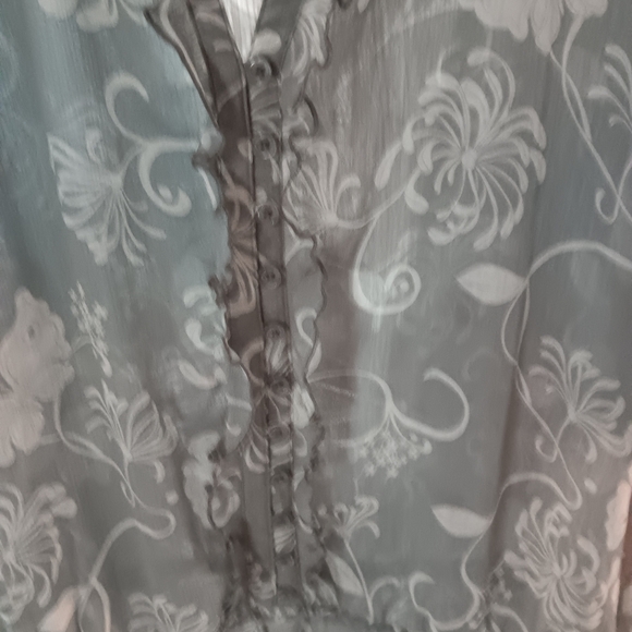 Old Navy Gray Floral Sheer Blouse - Picture 3 of 6